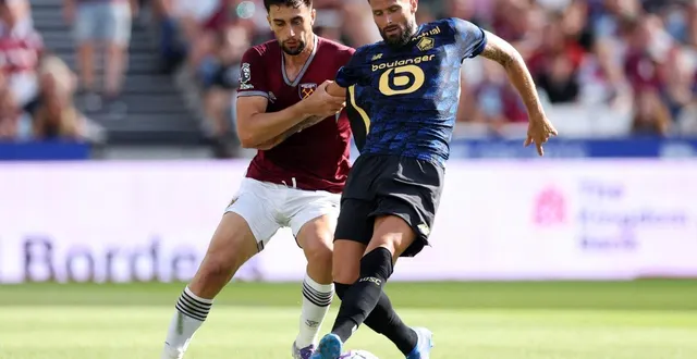 photo  olivier giroud avec lille lors du match amical (1-1) face à west ham.  ©  getty images via afp 