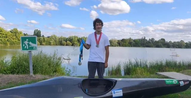 photo  émile pichard et ses deux médailles d’argent.  &copy;  le maine libre 