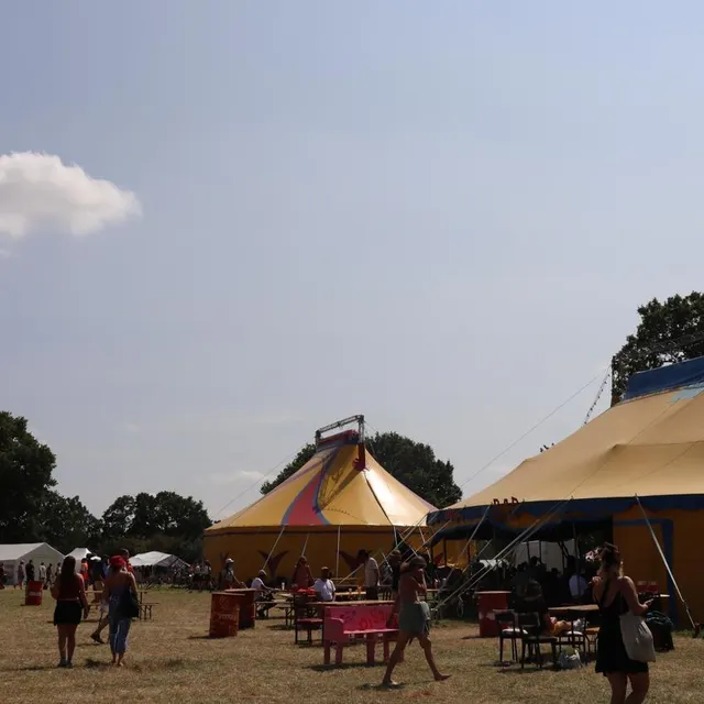 photo les chapiteaux multicolores abritent conférences, ateliers, concerts, projections et autres activités.  ©  ouest-france