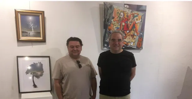 photo  nalg et françois gerze devant quelques-unes de leurs œuvres à l’espace artistique de l’anjou.  &copy;  co. 