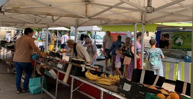 photo  le marché d’écommoy toujours très prisé.  &copy;  le maine libre 