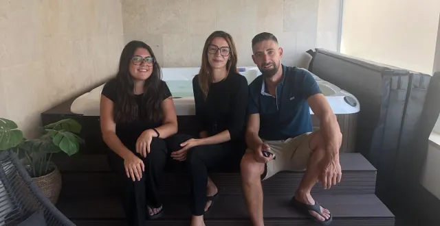 photo  christillia robichon a inauguré son spa à bazoches-sur-hoëne début août, avec son apprentie maëlle et son conjoint jérémy, qui a réalisé tous les travaux.  &copy;  ouest-france 