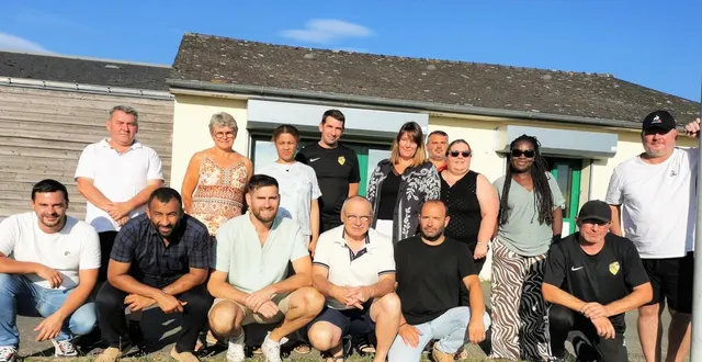 photo  tous ne sont pas présents ce lundi 4 août, mais les nouveaux membres du comité directeur sont au travail, par commissions, et préparent activement la rentrée du club.  &copy;  le maine libre. 