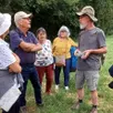 photo  par petits groupes, les participants ont écouté les explications de cor van derham. 