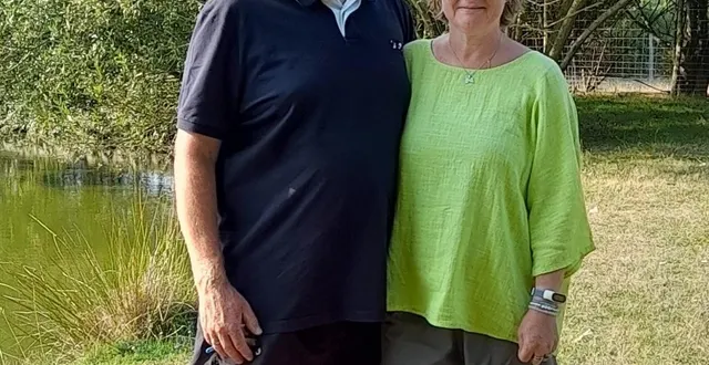 photo  olivier et sandrine au bord de l’étang.  &copy;  co 