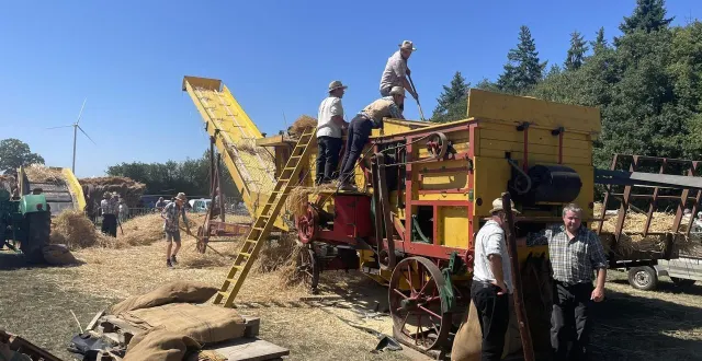 photo  dimanche 10 août, à angrie. la fête des battages a rassemblé visiteurs et passionnés autour de traditions agricoles, des savoir-faire d’autrefois et bien plus encore., pour une 50e édition bien réussie.  &copy;  co 