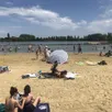 photo  le lac de coulonges-sur-sarthe (orne) possède une plage de sable fin sur laquelle vous pourrez facilement vous prélasser au soleil, entre deux baignades. 