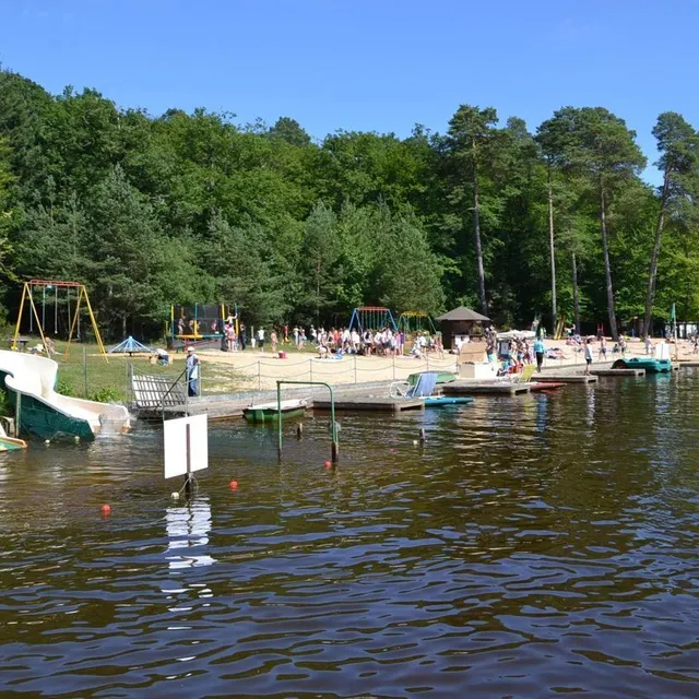 photo la base de loisirs est ouverte tous les jours entre le 1er juillet et le 31 août.  ©  archives ouest-france