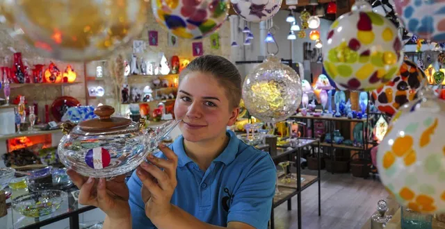 photo  lisy a été récompensée par le titre de meilleure apprentie de france (maf) avec la réalisation de sa théière.  &copy;  le maine libre – denis lambert 
