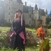 photo  baugé-en-anjou, le 31 juillet 2025. mallaurie baillard, étudiante en tourisme avec une spécialité patrimoine, officie comme guide au château du roi rené et à l’hôtel-dieu pendant l’été. 