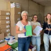 photo  nadine enguehard, maxime leroux et albane notreami préparent les fournitures scolaires. 