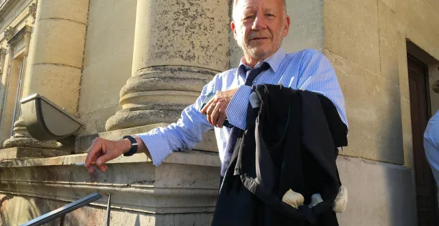photo  édouard martial, l’avocat de l’accusé, devant le tribunal d’agen (lot-et-garonne), lors du procès aux assises, en juin 2025.  &copy;  monique castro / ouest-france 