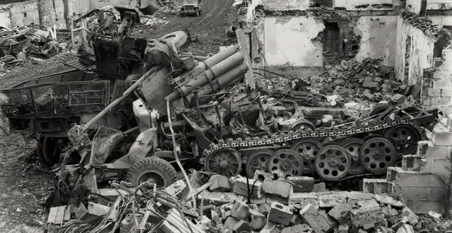 photo  dans le secteur de chambois (orne), à la fin août 1944, les carcasses des engins militaires allemands attestent de la violence des combats lors de la fermeture de la poche.  &copy;  iwm 