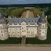 photo  le château de serrant est essentiellement de style renaissance, construit à la place d’un château médiéval. les douves témoignent de la période où serrant était une place forte surveillant le passage de la loire. 