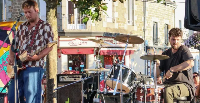 photo  izylow lors du before d’art sonic à briouze en juillet 2025, sera le premier groupe à se produire jeudi 14 août à écouché-les-vallées.  &copy;  agathe pereira 