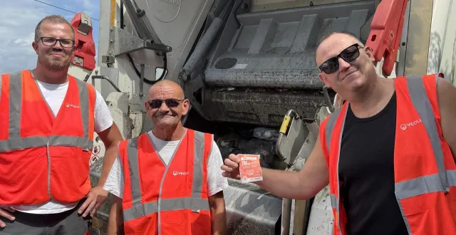 photo  l’équipe veolia assure la collecte déchets en porte à porte à alençon (orne).  &copy;  ouest-france 