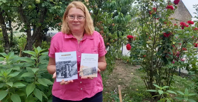 photo  gisèle lericolais, présentant ses deux nouveaux livres.  &copy;  ouest-france 