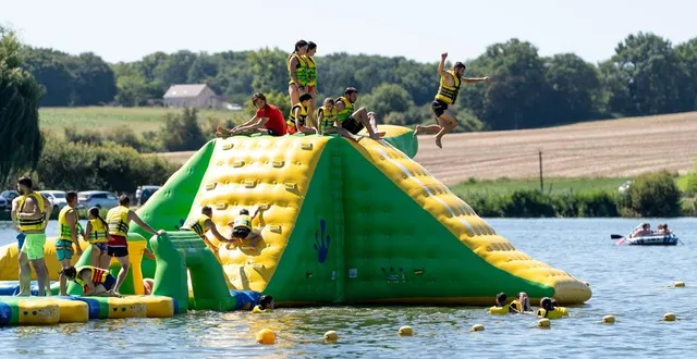 photo  un mois après son déménagement, l’aquaparc connaît un grand succès sur la base de loisirs de mansigné.  &copy;  le maine libre - xavier sarrat 