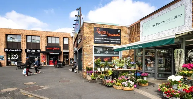 photo  angers, mai 2025. la place du chapeau-de-gendarme va faire l’objet d’une vaste étude dans le cadre de son renouvellement dans les dix ans à venir.  &copy;  co – régine lemarchand 
