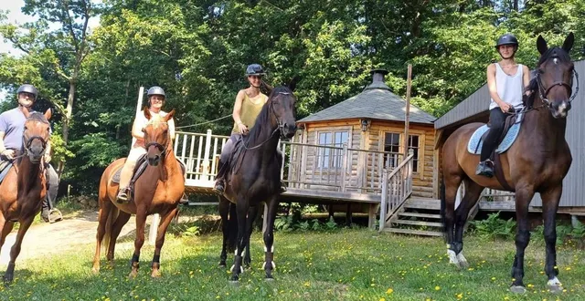 photo  la famille cossard a pris ses quartiers à saint-maixent où l’écurie team coss horse remplace les mille sources depuis début juillet 2025.  &copy;  team coss horse 