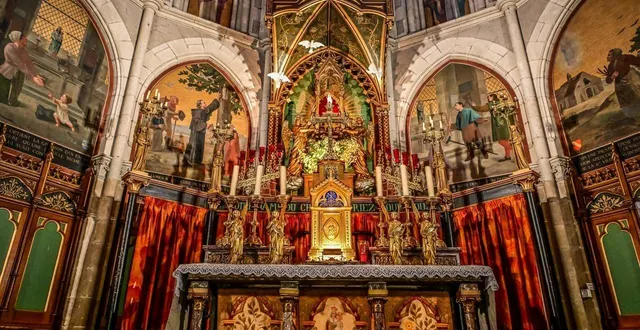 photo  la visite propose d’admirer trois retables classés aux monuments historiques.  &copy;  le maine libre – yvon loué 