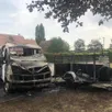 photo  mercredi 13 août vers 0 h 20, une camionnette et sa remorque ont brûlé sur un parking résidentiel dans le quartier de perseigne. 