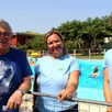 photo  daniel hamonic, président de la vigilante omnisports, sabrina fleury, agente d’accueil, et timéo martinier, surveillant baignade, encadrent le fonctionnement de la piscine jusqu’au 31 août. 