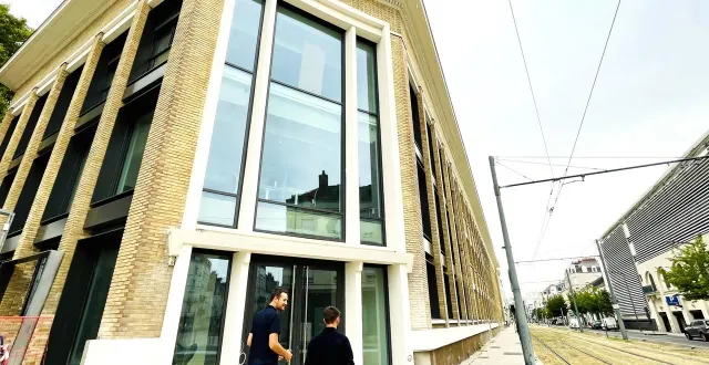 photo  l’ancien immeuble cointreau, devenu l’immeuble molière, va bientôt être rendu aux angevins et aux angevines, après plus de quatre ans de travaux.  &copy;  ouest-france 