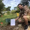 photo animateur au jardin camifolia, à chemillé-en-anjou (maine-et-loire) lucas bourguoin est fasciné par la méticulosité du travail mené pendant vingt ans par henri david pour dessiner son herbier.