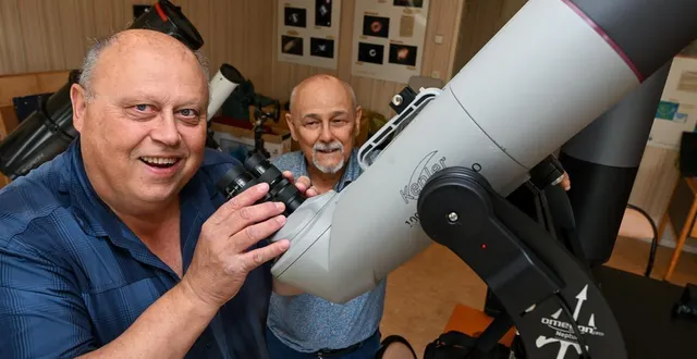 photo  patrick rioche et andré ségrettin sont respectivement référent technique et président de l’association d’astronomes amateurs ciel d’anjou.  &copy;  co – laurent combet 