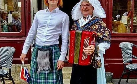 photo  nicolas pechavy et l’accordéoniste ecossaisse  &copy;  ouest-france 