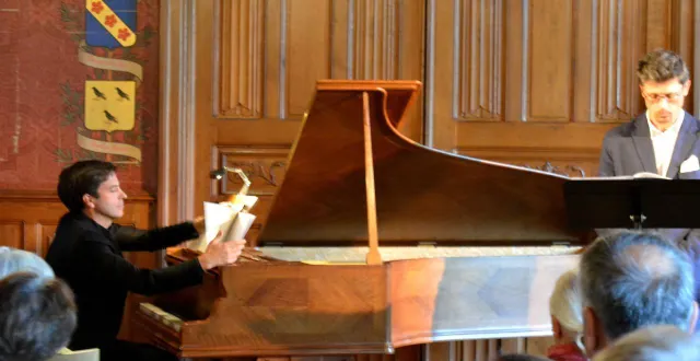 photo  au piano, datant de 1906,jacques dor et le ténor romain champion.  &copy;  le maine libre 