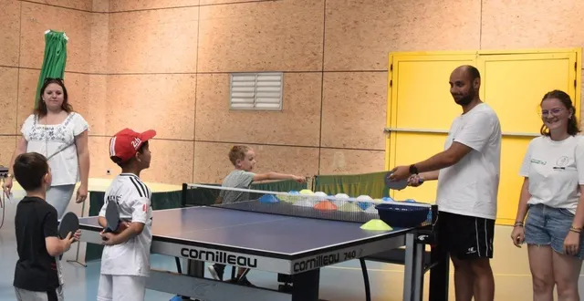 photo  du tennis de table et de l’escalade étaient proposés, sous la responsabilité de cloé.  &copy;  le maine libre 