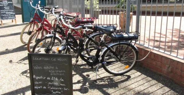 photo  il faut se rendre jusqu’au musée de la faïence à malicorne-sur-sarthe pour profiter de la location de vélos électriques.  &copy;  ouest-france 
