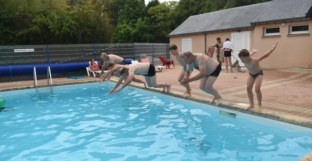 photo  baignade en famille pour les patry.   &copy;  le maine libre 