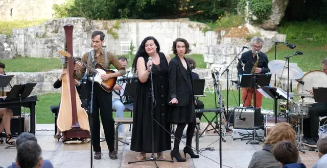 photo  la troupe de musiques à ouïr jouera « l’enfant et les sortilèges » dans la cour s’il fait beau.  &copy;  basse passière 