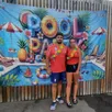 photo au camping municipal de luché-pringé, dylan et emma, les deux maîtres nageurs, proposent aux usagers de la piscine de nombreuses activités aquatiques et festives.