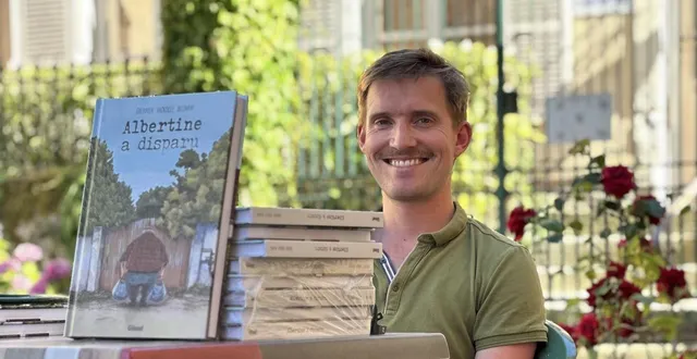 photo  vincent guerrier organise une séance de dédicace de sa bd « albertine a disparu », à l’espace culturel du e.leclerc, à lisieux (calvados).  &copy;  laurie doré 
