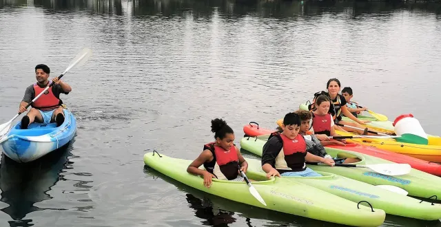 photo  le kayak a du succès à la gèmerie, surtout par forte chaleur comme mercredi.  &copy;  le maine libre 