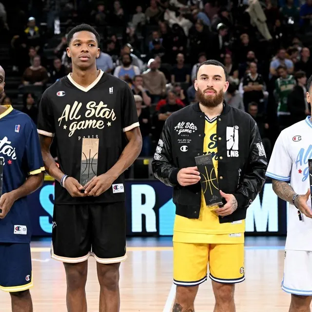 photo en décembre 2023, johnny berhanemeskel (ici tout à gauche) avait remporté le concours à 3 points du all star game.  ©  afp