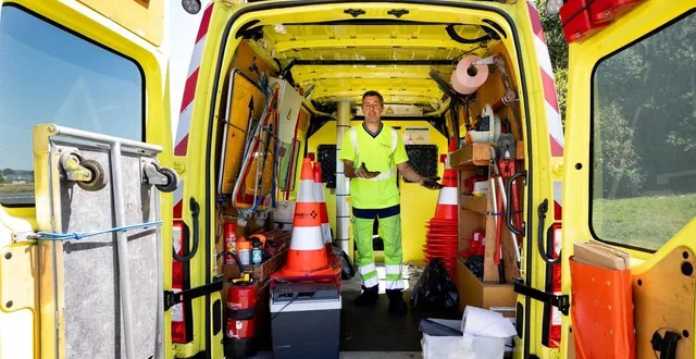 photo  en moyenne un camion de sécurité est percuté une fois par semaine sur le réseau vinci autoroutes.  &copy;  co - régine lemarchand 