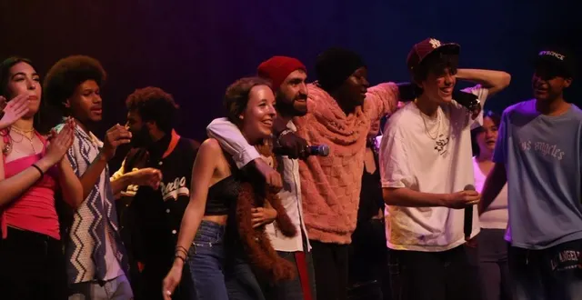 photo  bsa en concert (tessa lafuente derrière le micro).  &copy;  co 