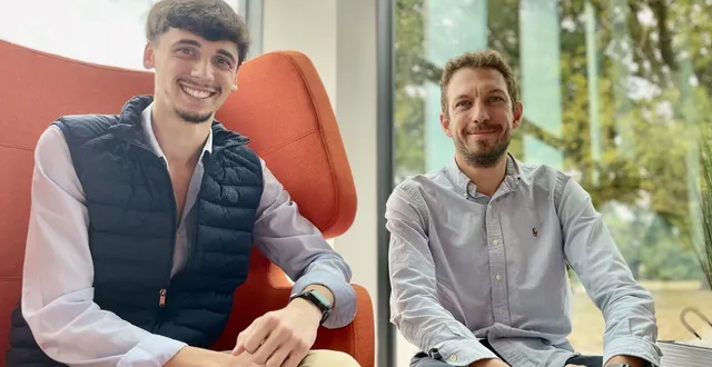 photo  cholet, la filature numérique, mercredi 13 août. deux des créateurs de product ai, hugo chamard, 23 ans, spécialiste ia, épaulé par benjamin delalande, 38 ans, vice-président du medef choletais et cogérant de l’agence web enjin.  &copy;  co - lucas rojouan 