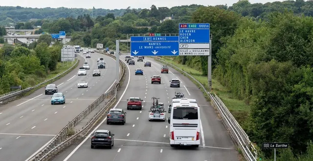 photo  l’autouroute a11 s’est densifiée au fil de la matinée.  &copy;  le maine libre 