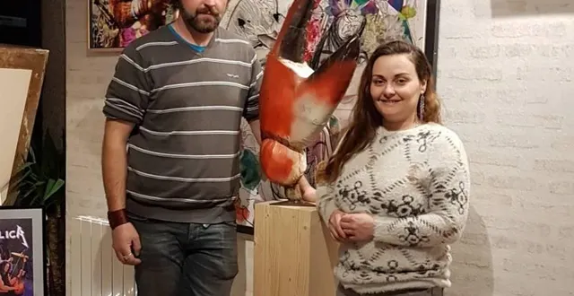 photo  man athan, ou manon et jonathan dans leur atelier d’artistes. le duo est l’invité d’honneur du festival qui se déroule dimanche 17 août à saint-léonard-des-bois.  &copy;  ouest-france 