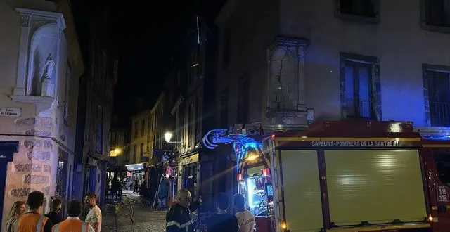 photo  les sapeurs-pompiers ont rapidement maîtrisé l’incendie à la rue de la vieille porte, le samedi 18 août au mans.  &copy;  ouest-france 