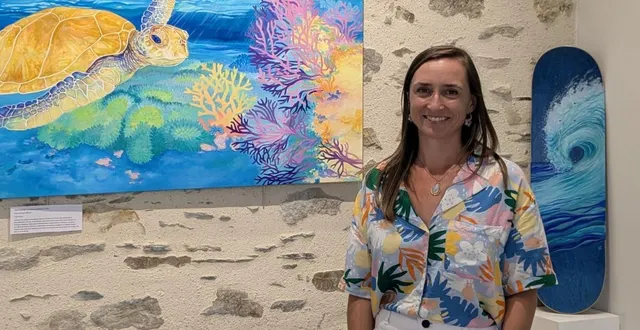 photo  l’artiste peintre enlumineuse tiphanie fievet à l’aquarelle.  &copy;  co 