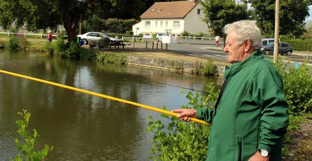 photo  une journée de pêche est proposée samedi prochain aux chevriers.  &copy;  archives le maine libre 