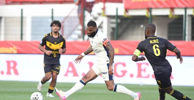 photo  yann m’vila regrette que son équipe n’ait pas su inscrire le deuxième but pour se mettre à l’abri.  &copy;  jean-marie thuillier / maxppp 