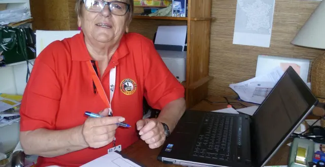 photo  marie-reine beaumesnil, une bénévole investie autour des 24 heures du mans.  &copy;  archives le maine libre 